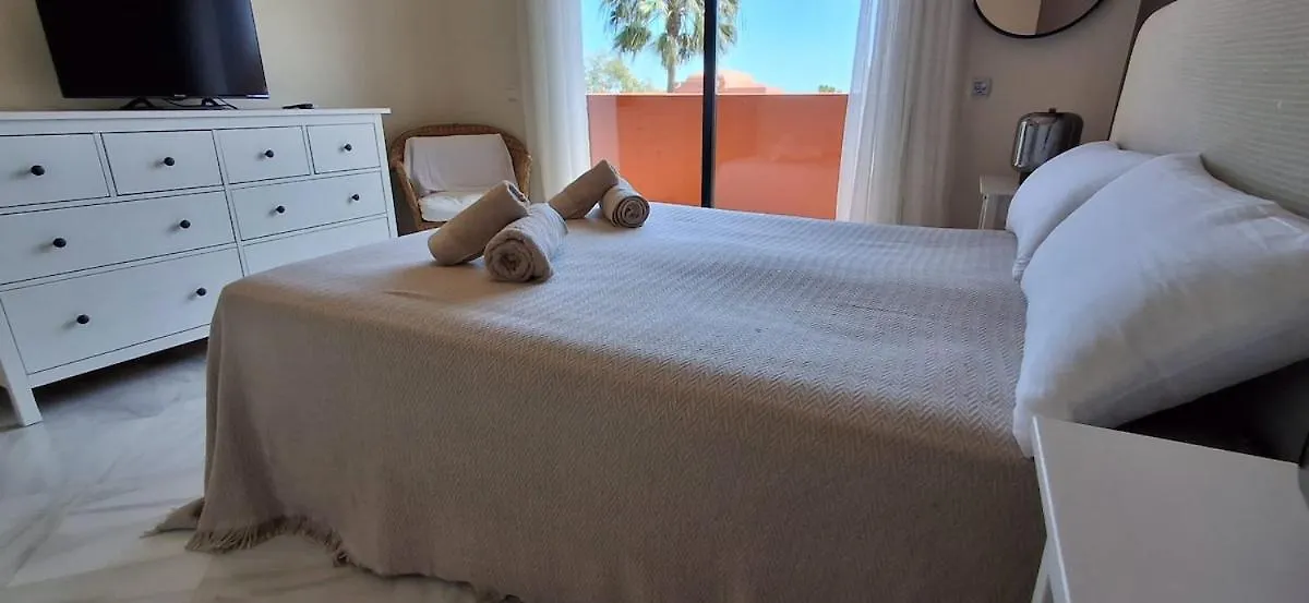 마닐바 Seaview 2 Beds, La Colina Duquesa 아파트
