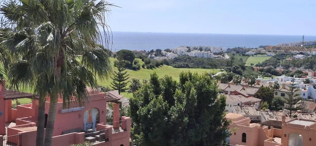 마닐바 Seaview 2 Beds, La Colina Duquesa 아파트