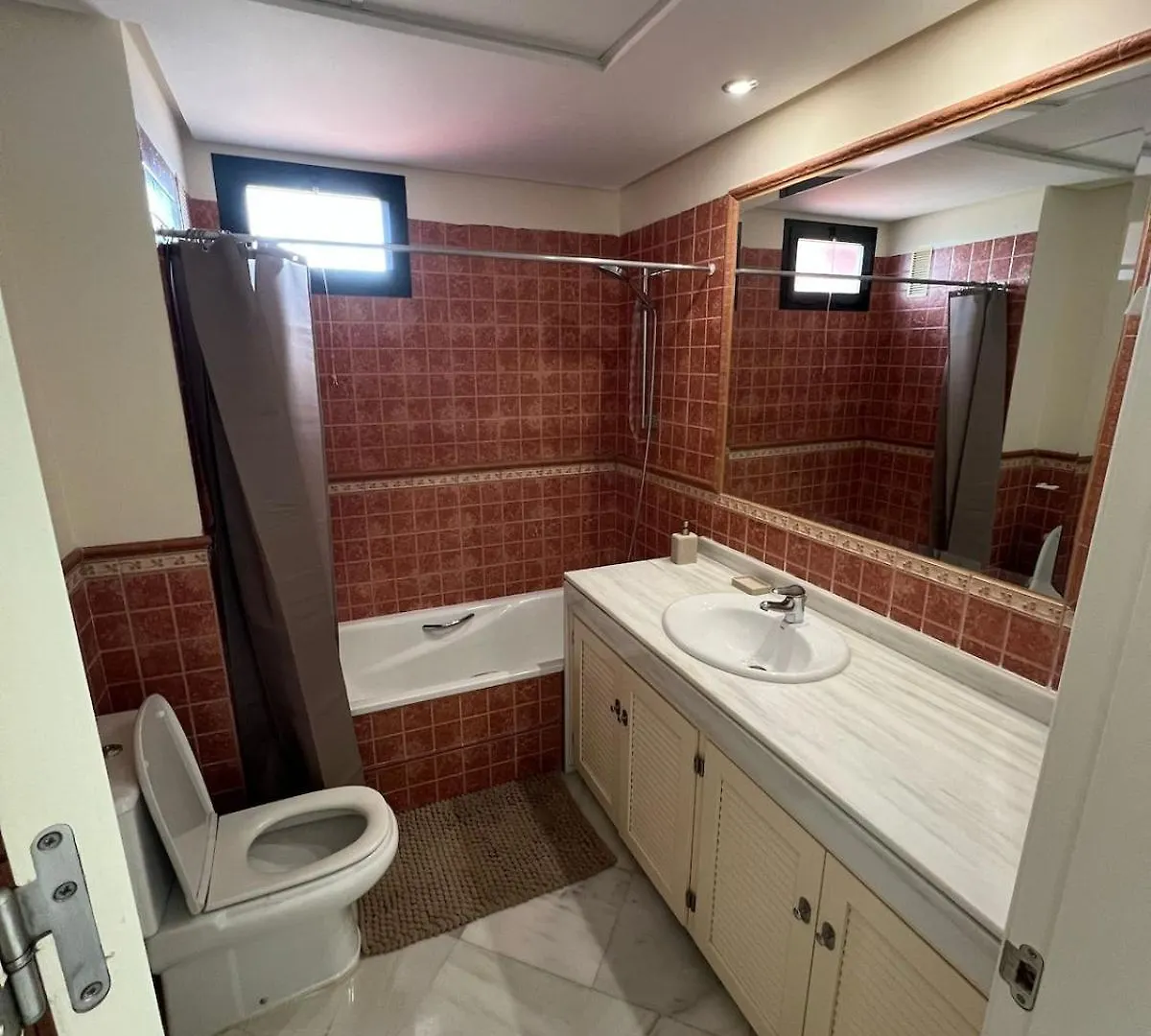 마닐바 Seaview 2 Beds, La Colina Duquesa 아파트